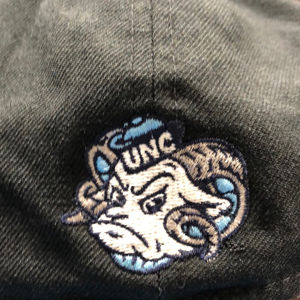 Hat 🧢 - Picture 6 of 8